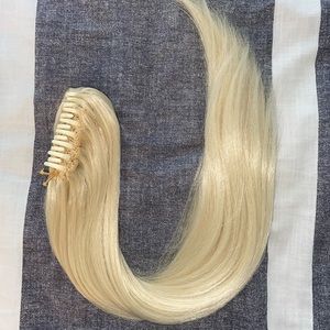 NWOT 21’ BLONDE PONYTAIL EXTENSION